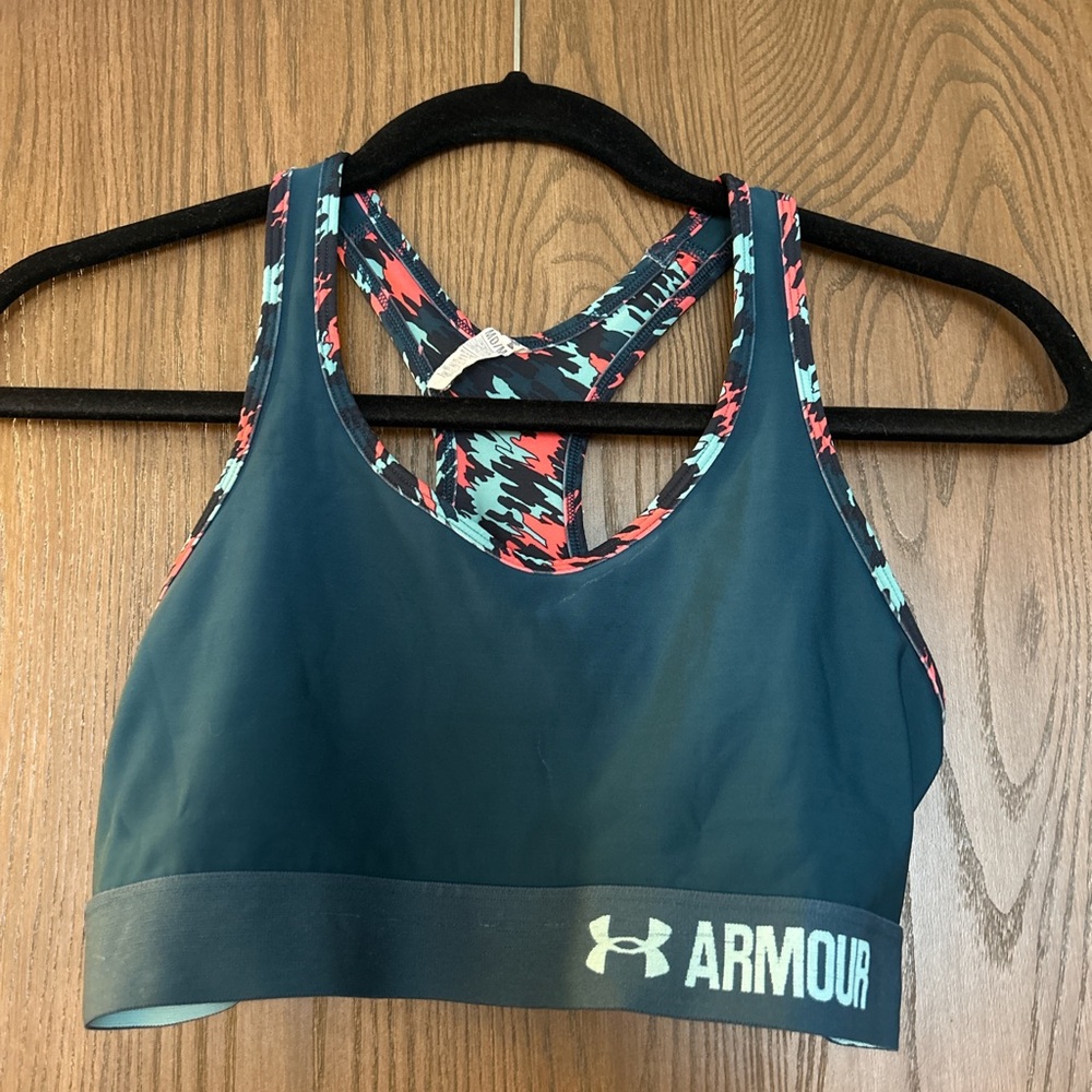 Under Armor Sports Bra Size Medium